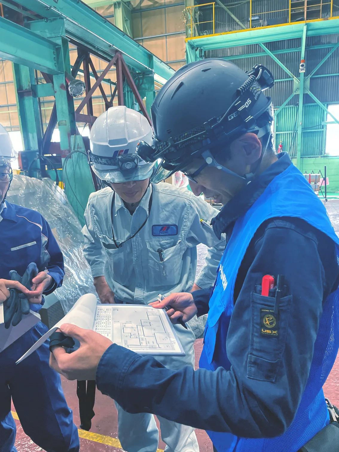 チーム・製造現場の様子の写真